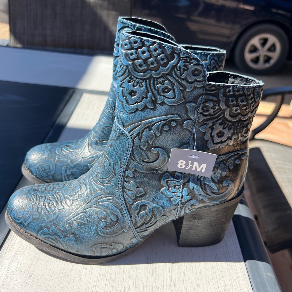 Sterling River Leather Blue Embossed Ankle Boots